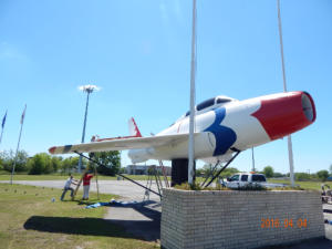 F-84F repainting work, May 2016